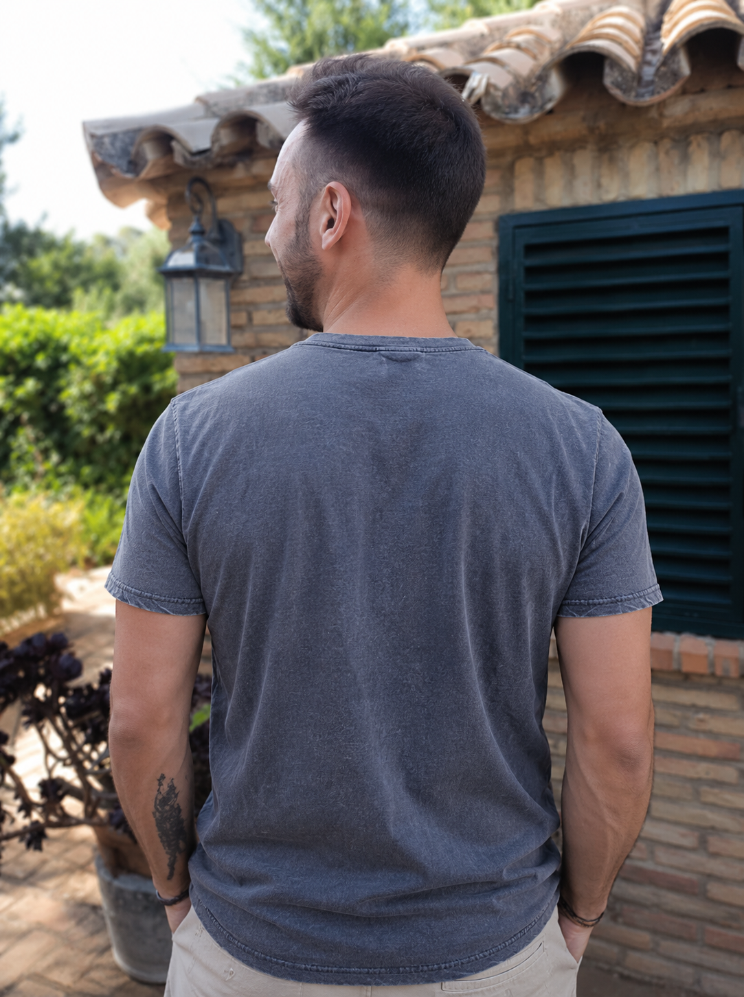 camiseta_jeans_azul_trasera