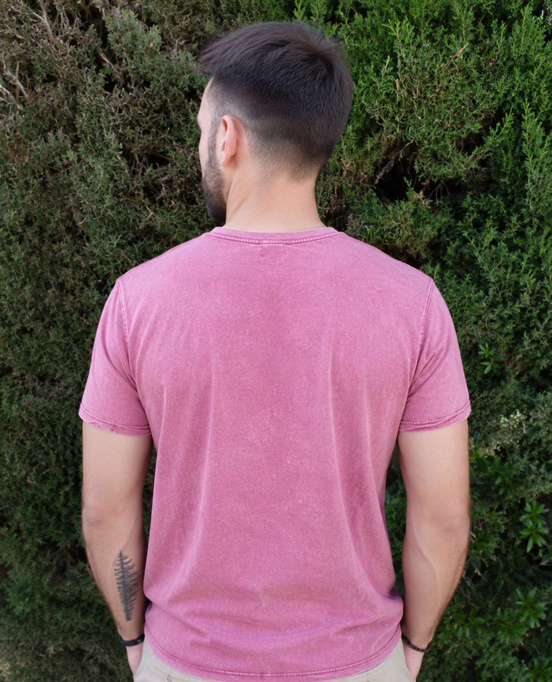 camiseta_jeans_granate_trasera