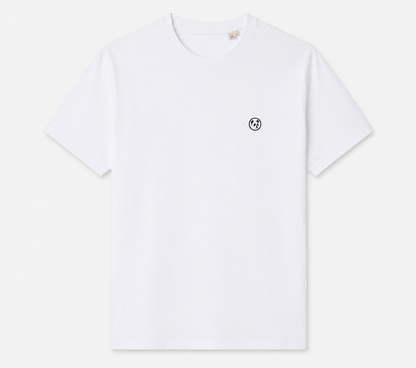 Camiseta "Essentials" Blanca — Logo negro