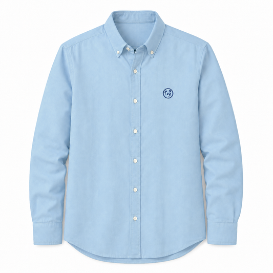 Camisa LaPanda azul celeste de manga larga con cuello abotonado y panda bordado en azul marino, vista frontal.